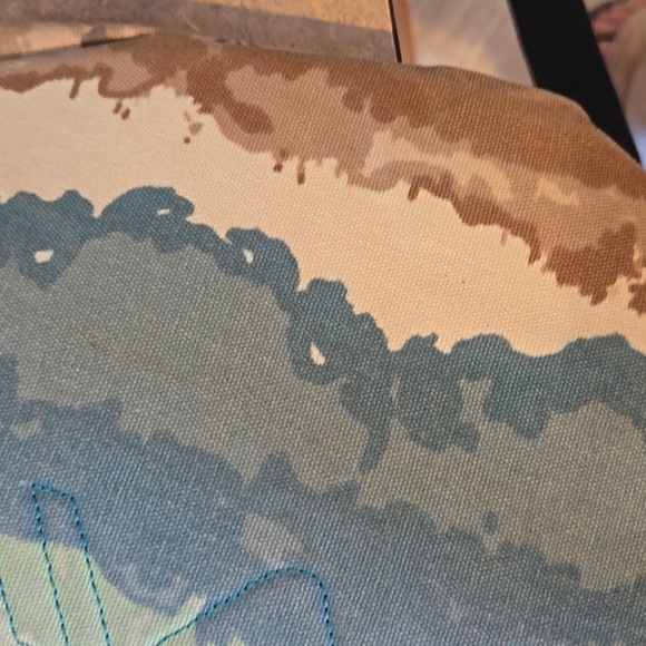 KAVU Cotton/Canvas Camouflag Design Print Multi-Zipper Pocket Rope Sling Bag - Picture 14 of 15